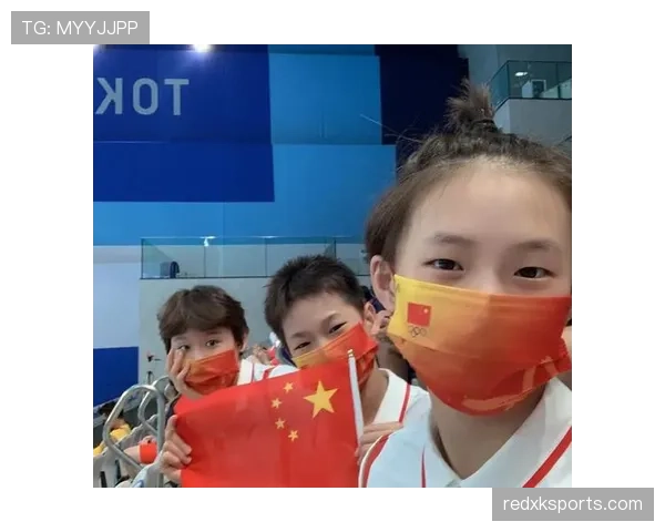 张家齐训练完偷偷吃炸鸡被教练抓包,结果第二天跳水池边啃苹果像在演苦情剧 张家齐训练完偷偷吃炸鸡被教练抓包,结果第二天跳水池边啃苹果像在演苦情剧